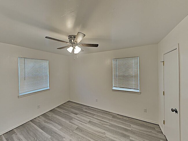 Building Photo - 1127 Arkansas St