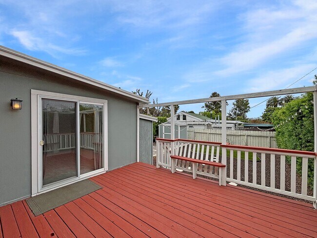 Building Photo - Stunning 3BD/1.5BA Home in North Park W/ W...