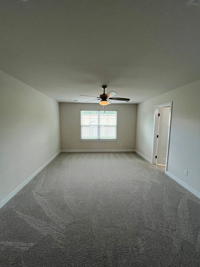 Building Photo - 3 Bed 2 Bath Townhome Located in Simpsonville