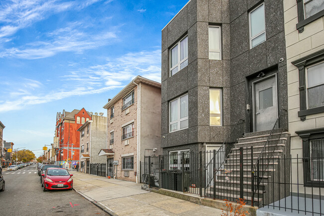 Building Photo - 1312 Putnam Ave