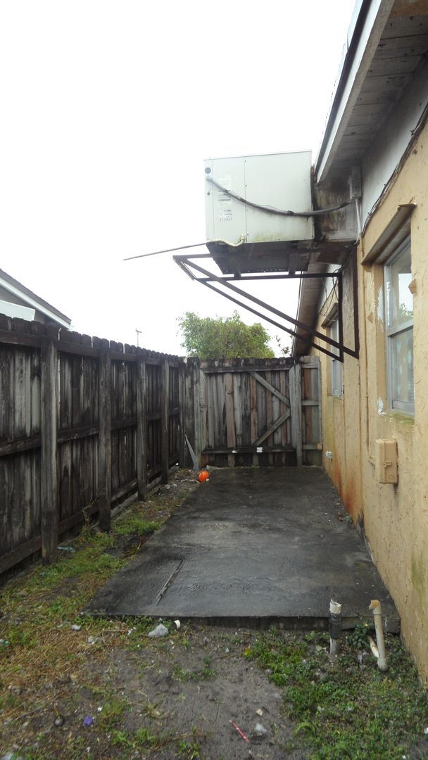 Building Photo - Single-Family Home – 4BR/2BA – Corner Lot, Large Fenced Yard, NO HOA