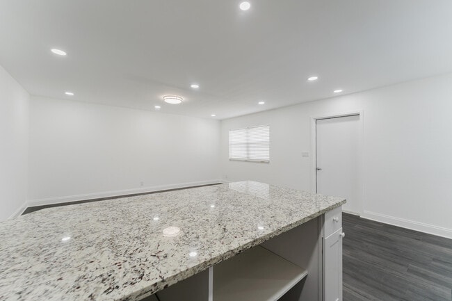 Building Photo - 233 Brittany F