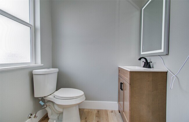 Building Photo - 114 S Iowa St