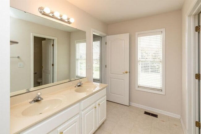 Building Photo - Lakes at Hazel Dell 4 Bedroom