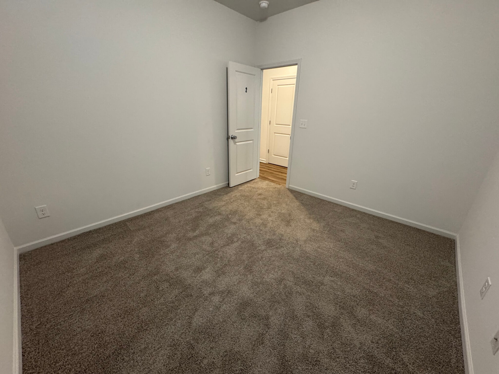 Building Photo - Room in Single Family Home on Oakwood Rd