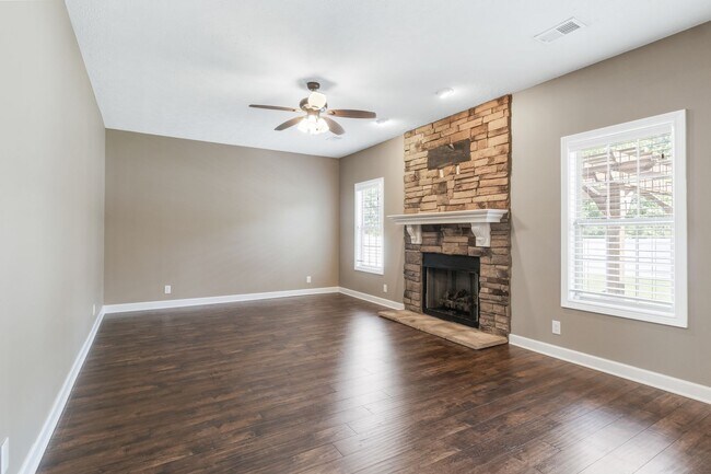 Building Photo - 312 Rye Dr