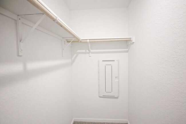 Building Photo - 2423 Shady Grv