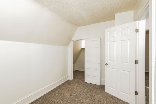 Building Photo - Newly Renovated Single Family Home - GREAT Mpls Location!