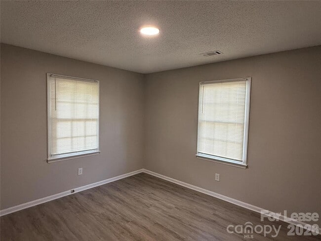 Building Photo - 314 Hamilton Dr NE