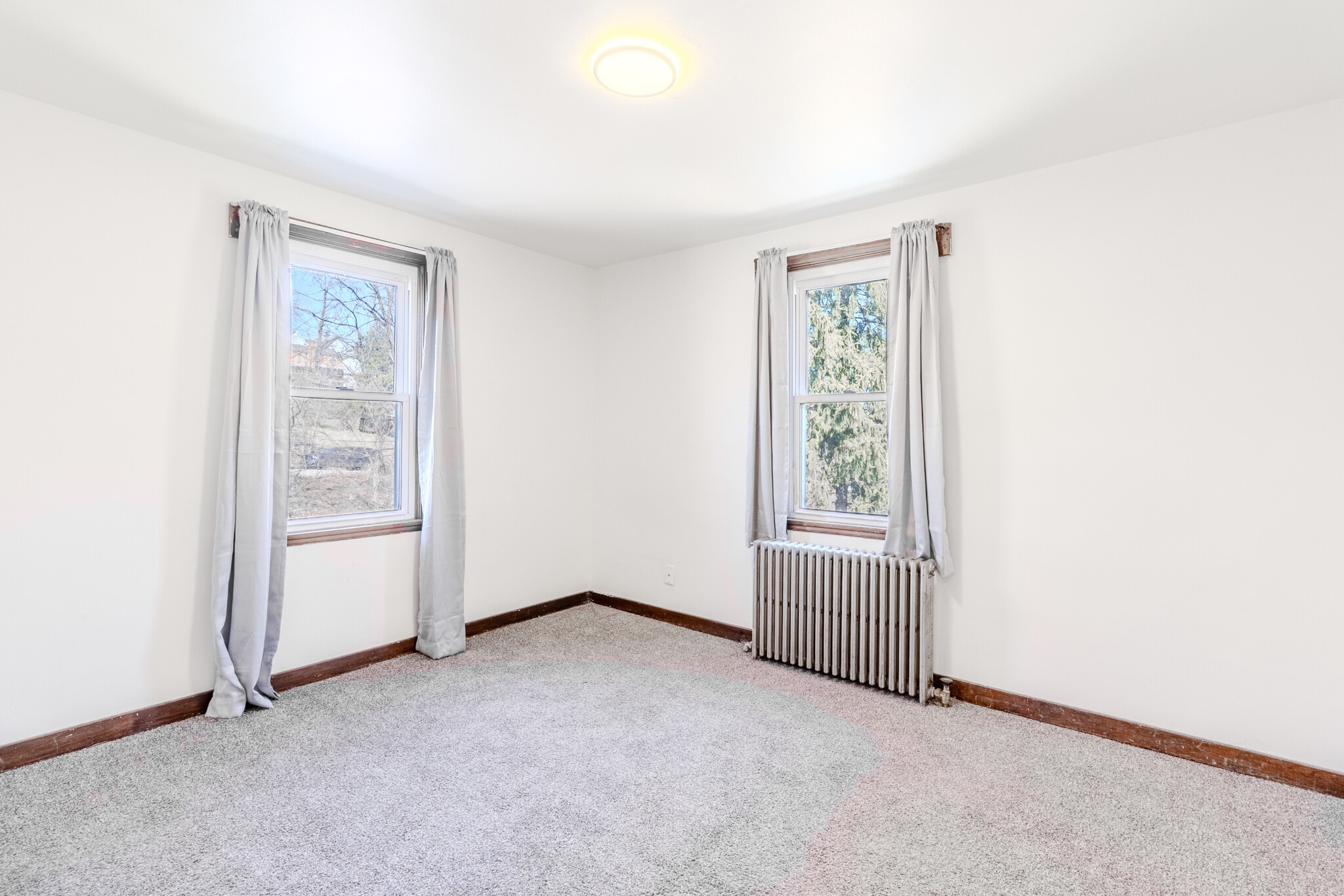 Building Photo - 825 5th Ave