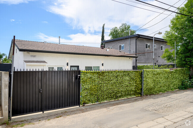 Building Photo - 17087 Kingsbury St
