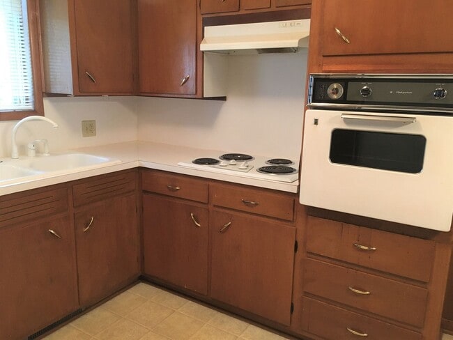 Building Photo - LEASING