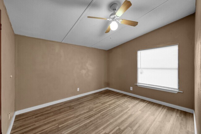 Building Photo - 14287 Forest Cir