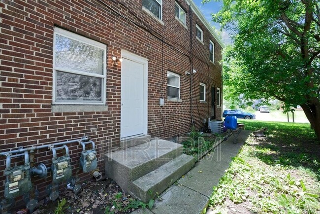 Building Photo - 316 B S Chase Ave