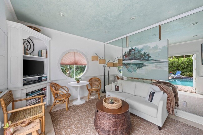 Building Photo - 605 Sunset Rd