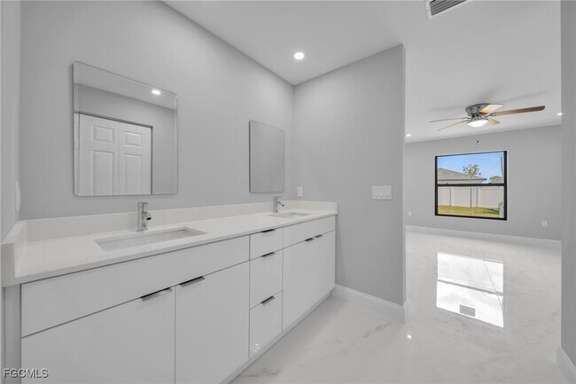 Building Photo - 2913 NW 9th Terrace