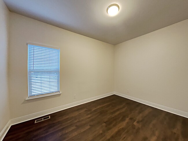 Building Photo - 2302 Amber Glen Dr