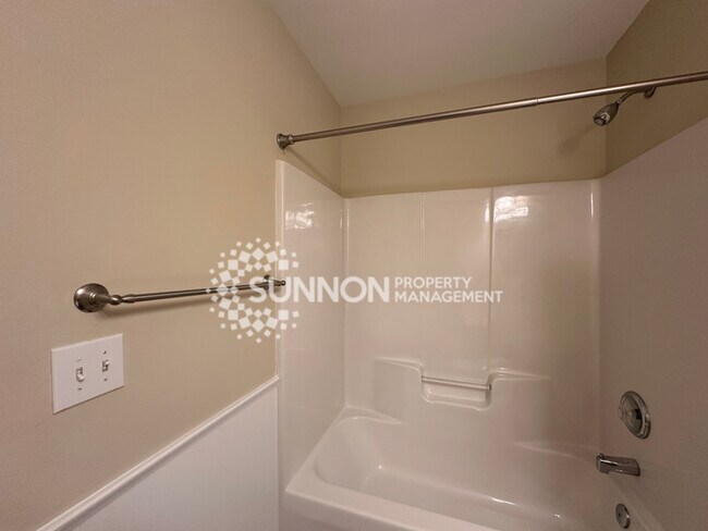 Building Photo - 4 Bedroom Home Near Birkdale Village