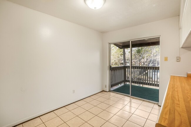 Building Photo - 2019 Lake Creek Dr