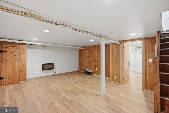 Building Photo - 3839 Beecher St NW