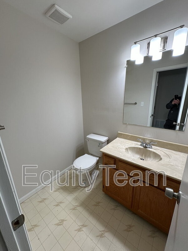 Building Photo - 2301 Old State Rte 32