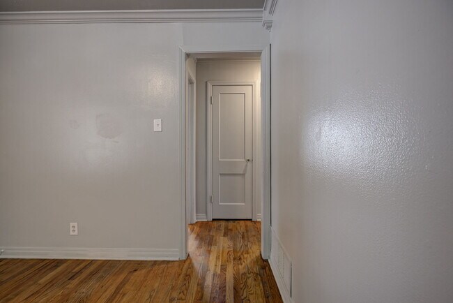 Building Photo - 910 Garver St