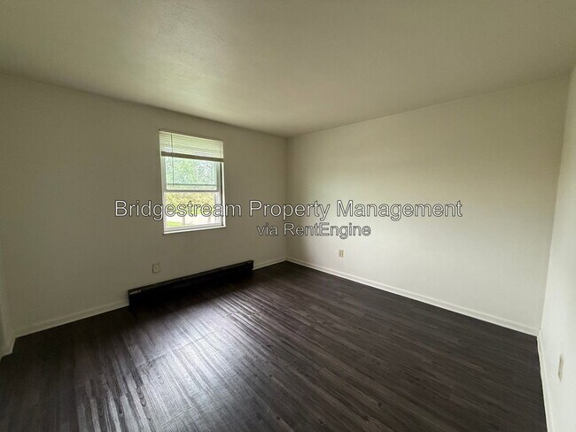 Building Photo - 1299 Sanlor Ave