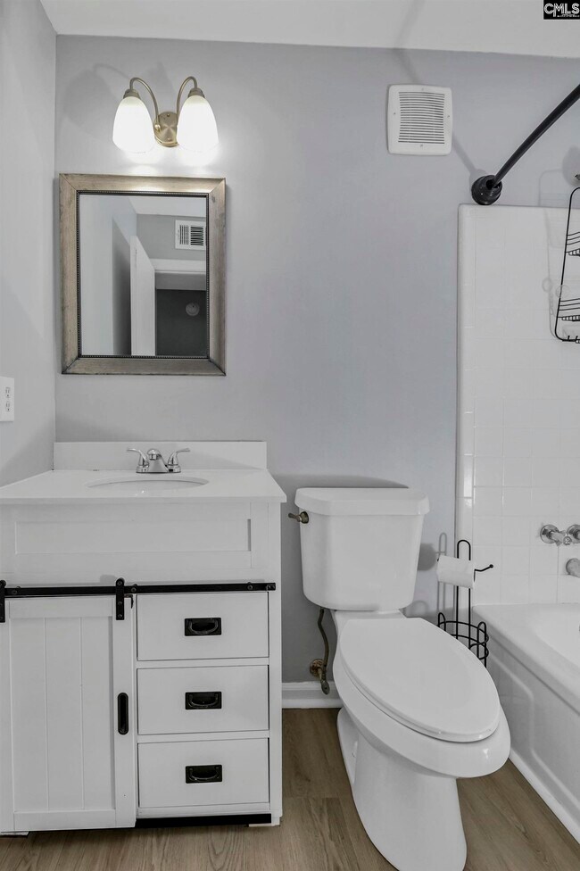 Building Photo - 331 W Main St