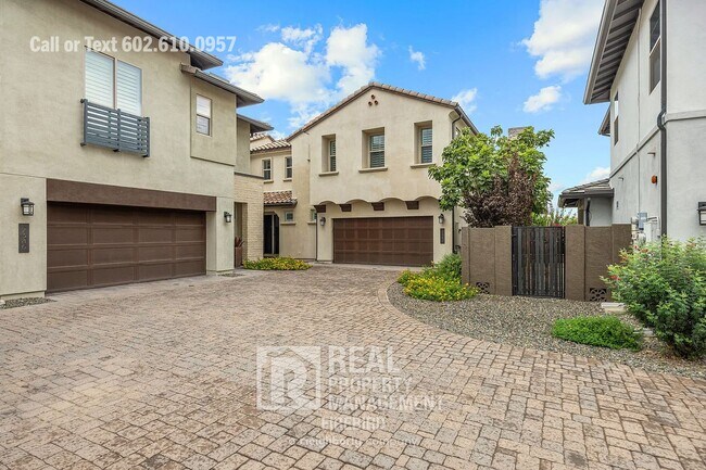 Building Photo - 2342 W Gloria Ln