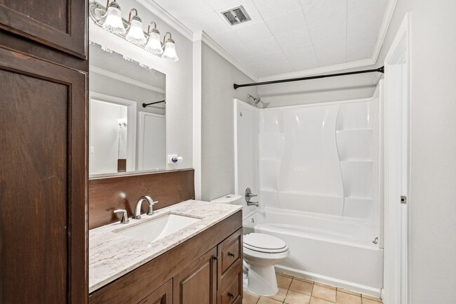 Building Photo - 12903 Claygate Dr