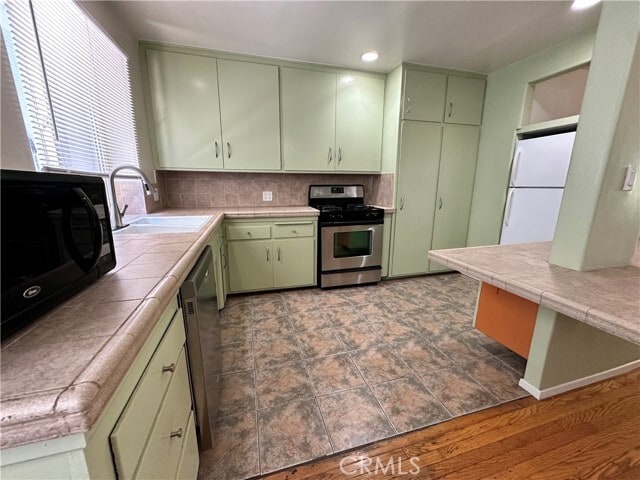 Building Photo - 700 E Carson St