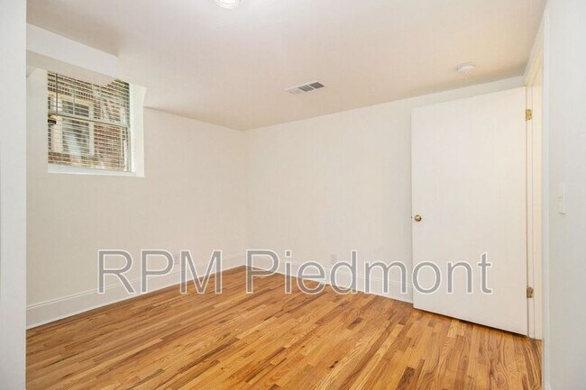 Building Photo - 741 Frederica St NE