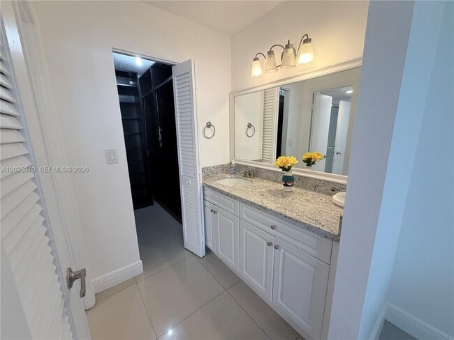 Building Photo - 1825 S Ocean Dr