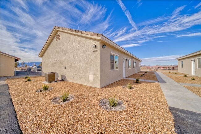 Building Photo - 610 San Lorenzo St