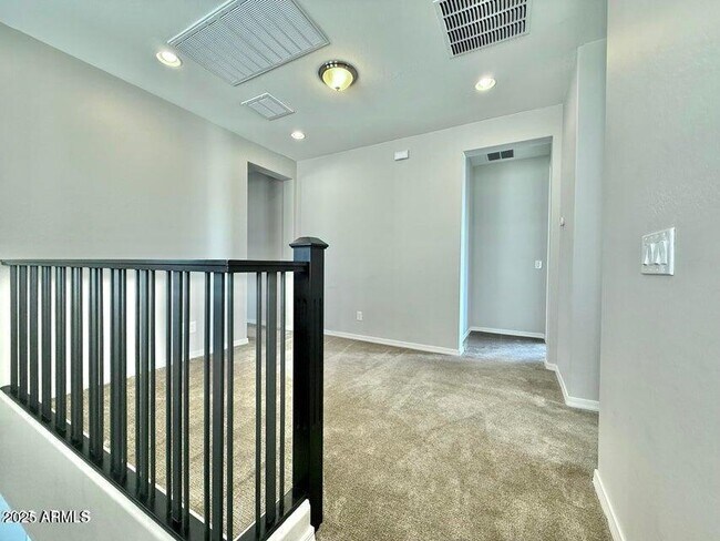 Building Photo - 2337 W Gloria Ln