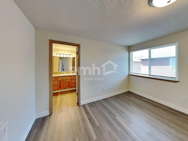 Building Photo - 475 Donna Dr