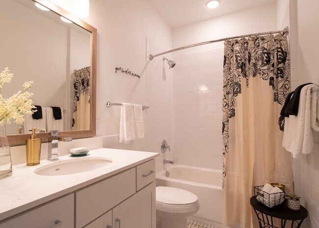 Interior Photo - Grand & Syndicate Apartments
