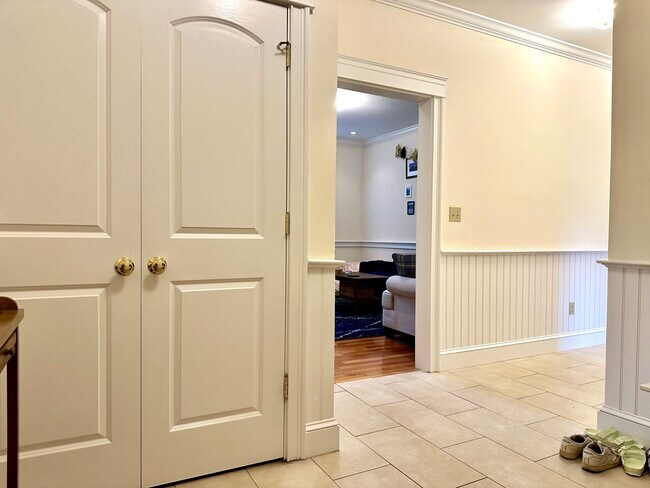 Building Photo - 27 Glenville Ave