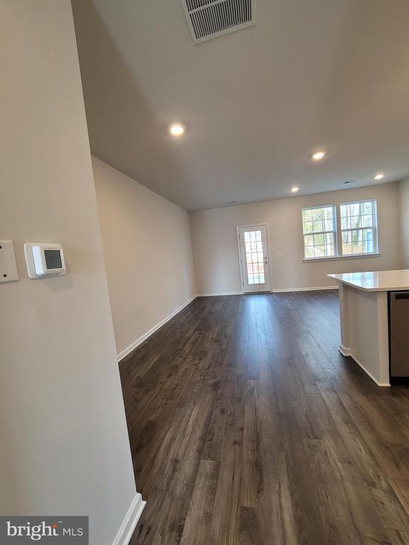 Building Photo - 18 Elliot Ln