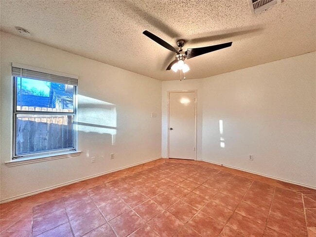 Building Photo - 12904 Lazyfield Trail