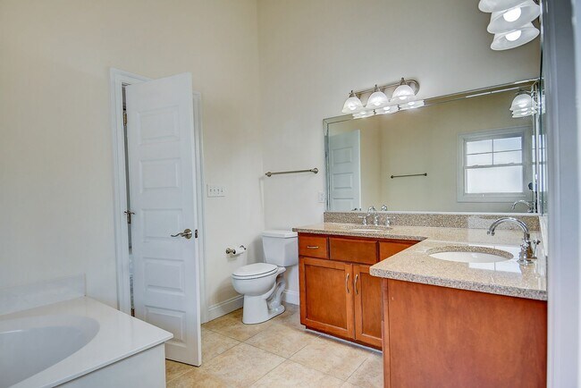 Building Photo - CHICKS BEACH CONDO FOR RENT - VIRGINIA BEACH!