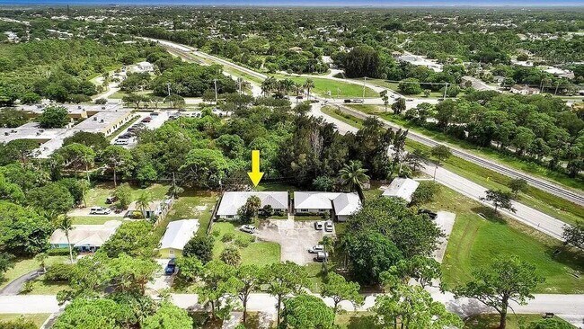 Building Photo - 4700 SE Compass Way