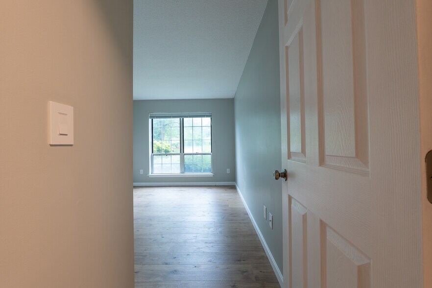 Building Photo - 5 Bernards Rd