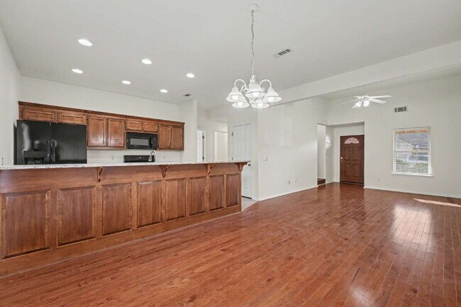 Building Photo - Spacious 3-Bed Duplex in Bentonville with Granite Elegance – Your Ideal Home Awaits!