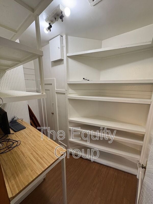 Building Photo - 1410 W Main St