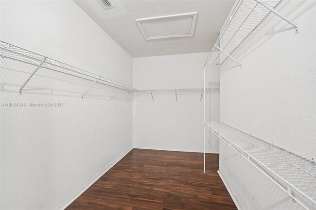 Building Photo - 2456 SE 19th Ct