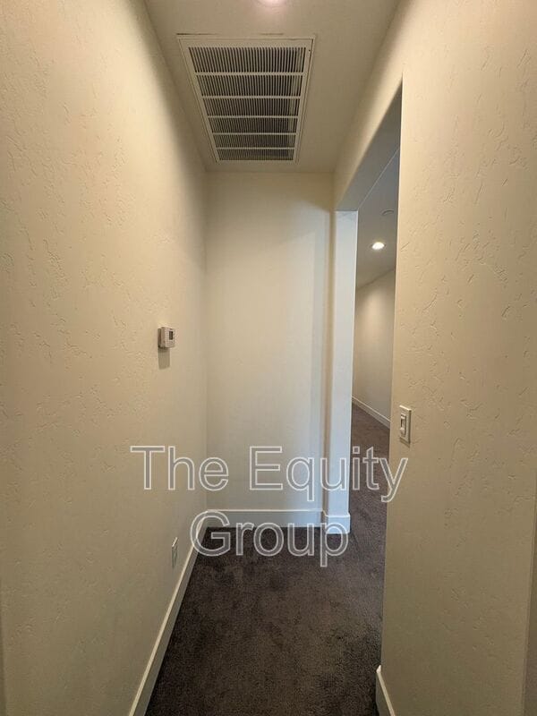 Building Photo - 2234 S Oakhurst Ct