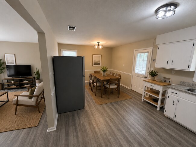 Building Photo - Move In Special 2 Weeks Free with Approved Application