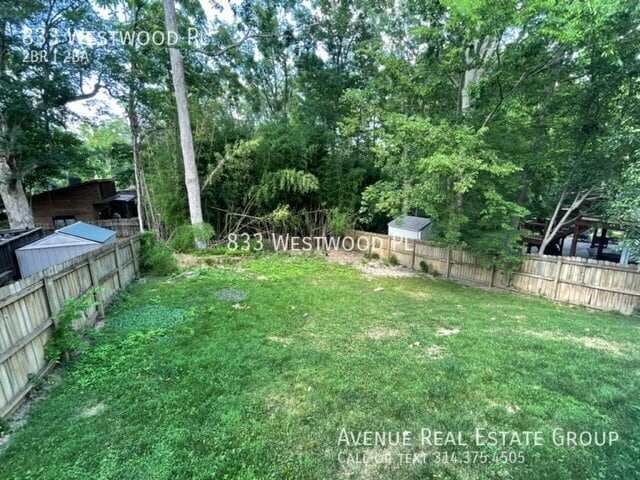 Building Photo - 833 Westwood Pl