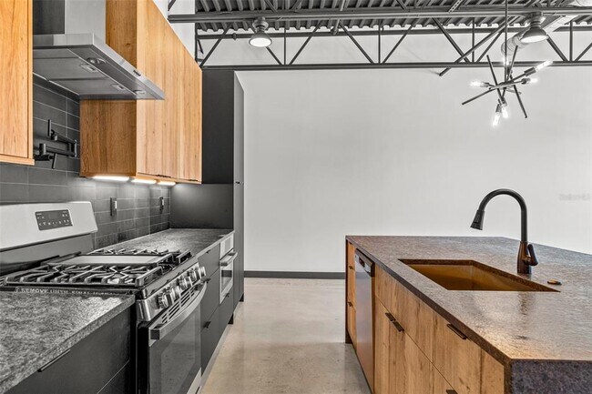 Building Photo - 902 E Curtis St